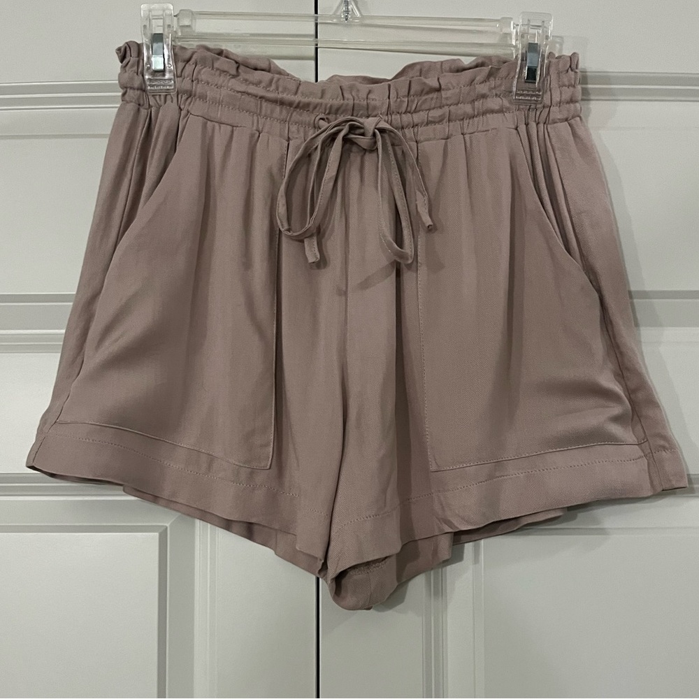 NWOT She + Sky Ruffled Waistband Shorts Size Medium
